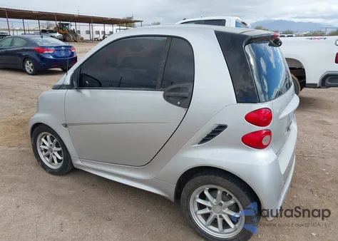 2013 Smart Fortwo Passion z USA, uszkodzony, nr VIN WMEEJ3BA0DK681718